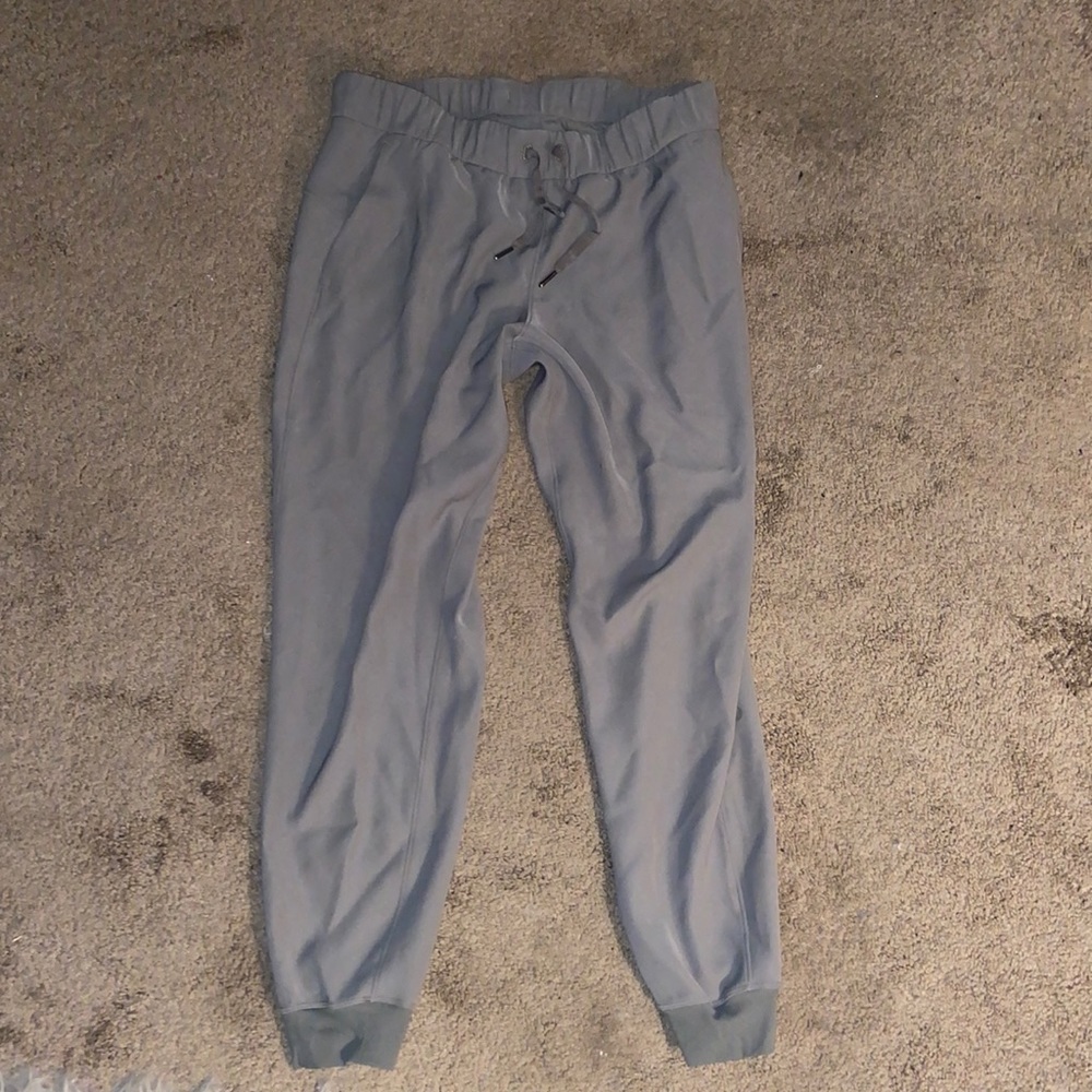 Lululemon on the fly joggers